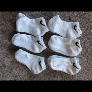 Boys Nike ankle socks: Size Medium (3-5)